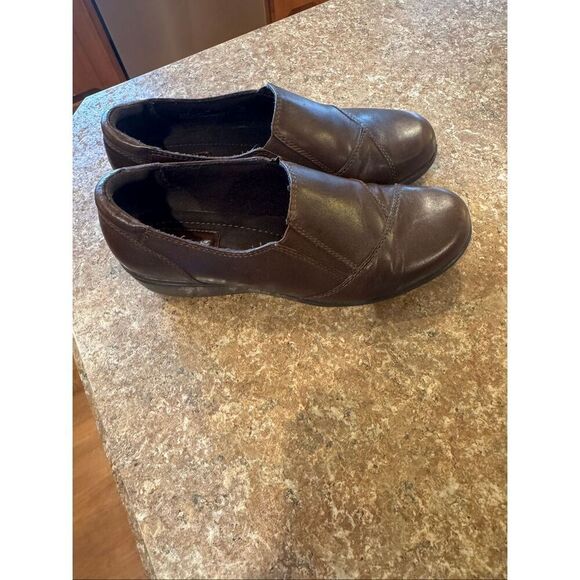 Clarks Shoes - Clarks Artesian Brown Leather Slip On Comfort Loafers Women’s Size 8M